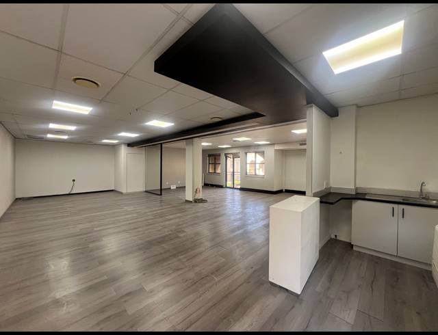 108M² OFFICE TO LET IN HYDE PARK